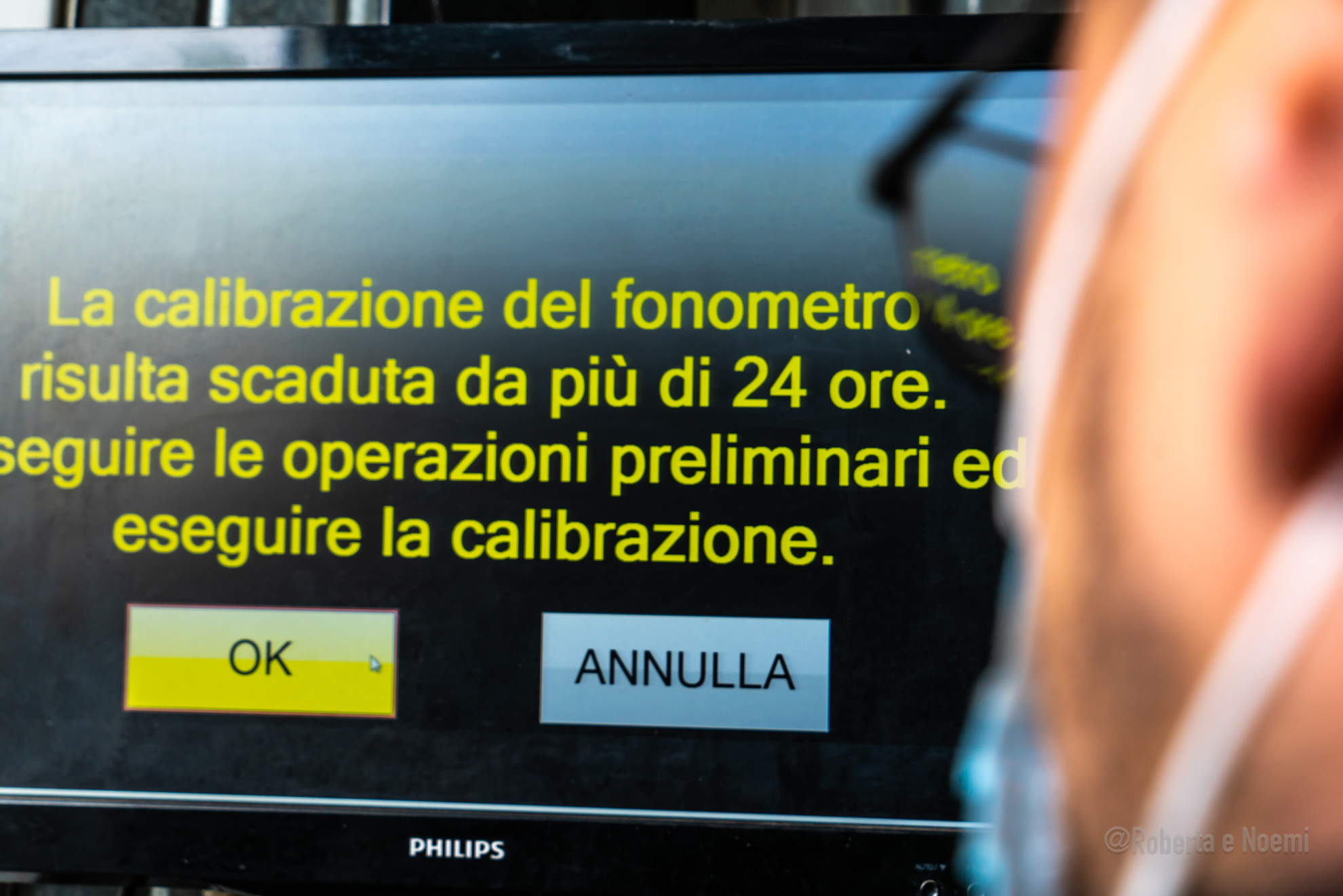 Schermo con messaggio di calibrazione scaduta, pulsanti OK e Annulla.